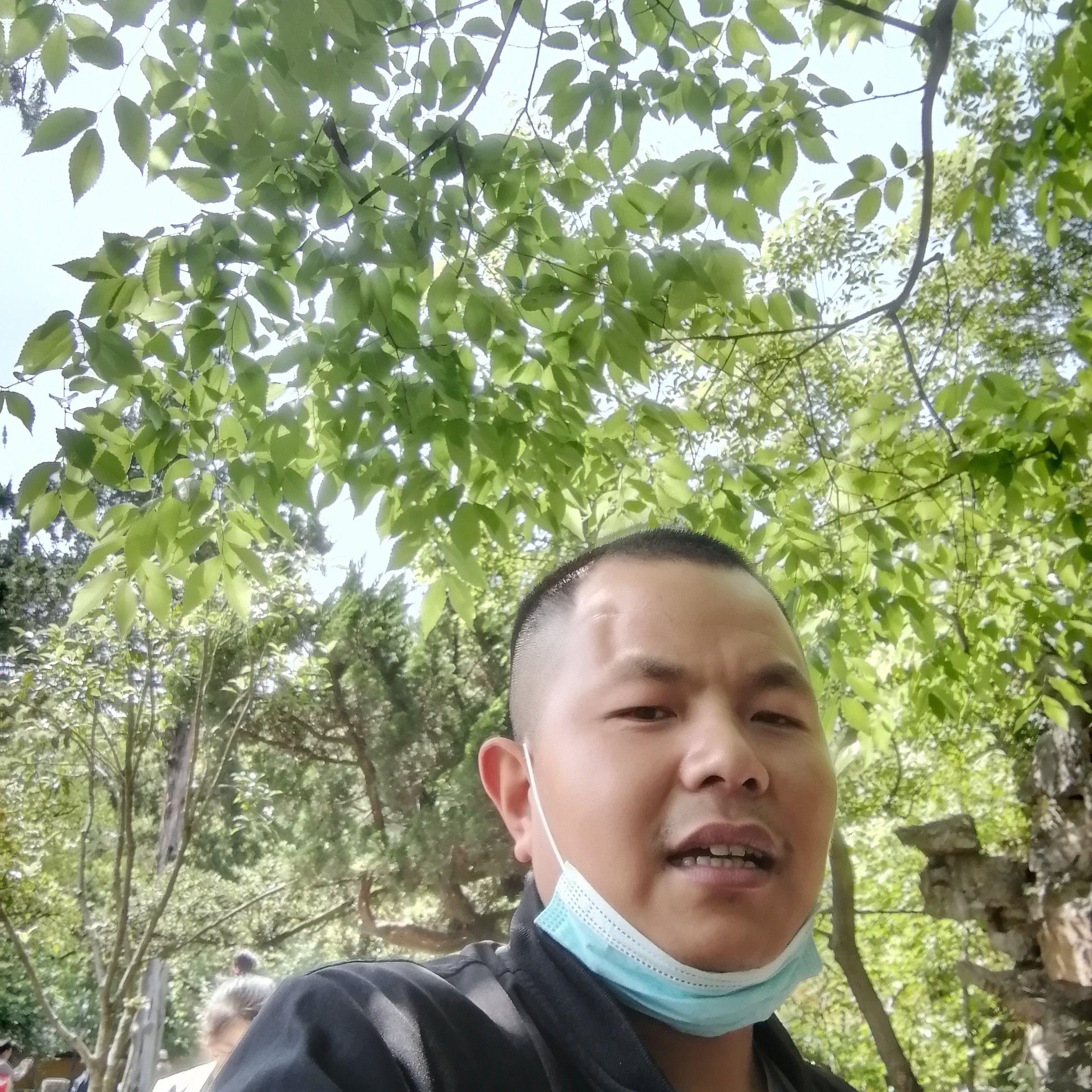 西安拿忧郁的照片