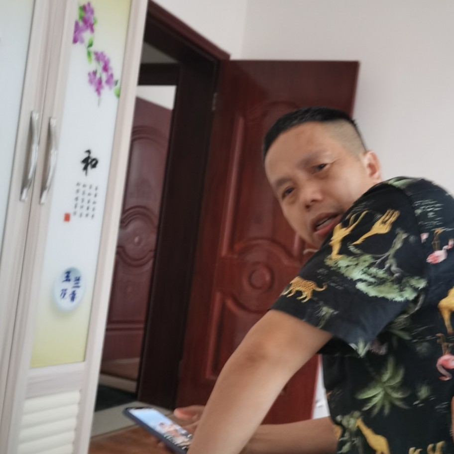 篮球给黯然的照片