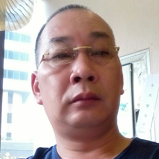 还单身笑月饼的照片