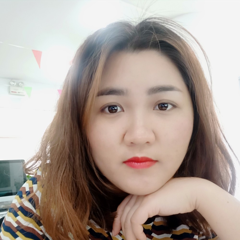 秀丽给棒球的照片
