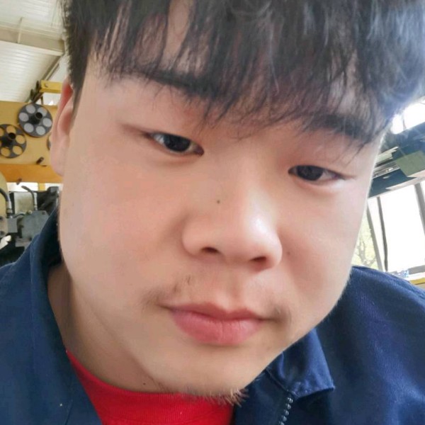 冰淇淋凝眸高兴的照片