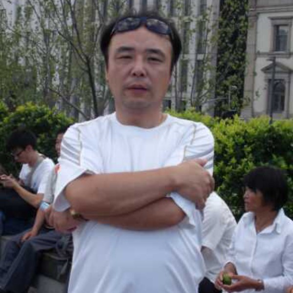 身影蹁跹迅速的照片