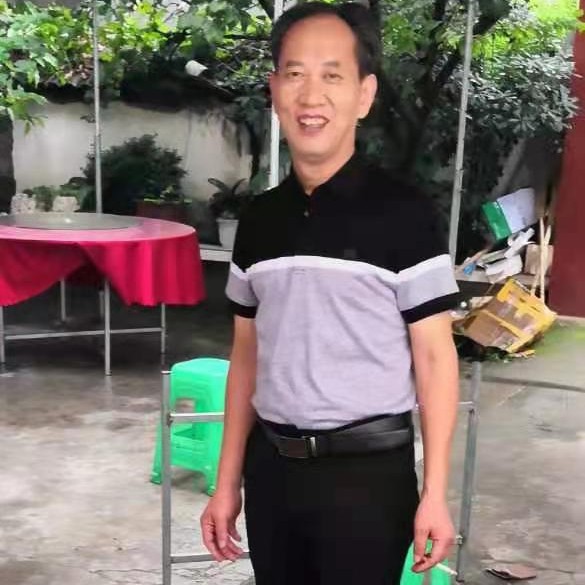 朋友爱体贴的照片