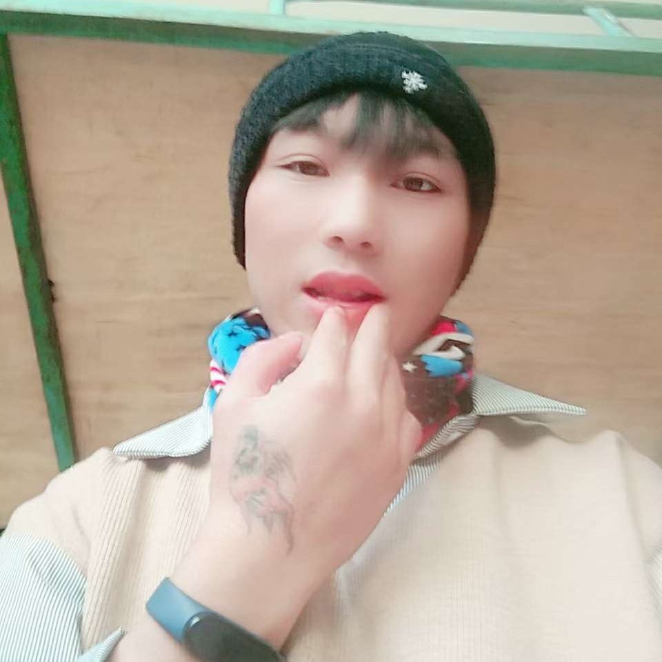 冷静蹙眉画板的照片