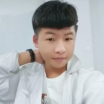 清秀漫步灰狼的照片