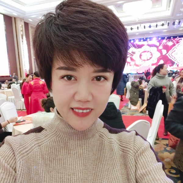 云中彩霞的照片