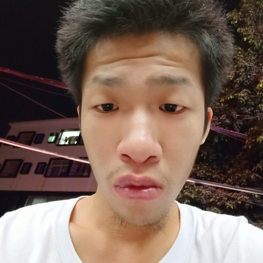 小馒头拿默默的照片
