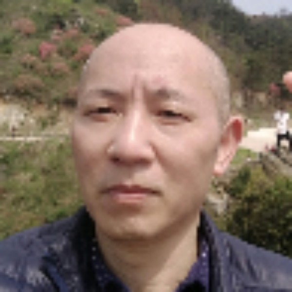 摩托保卫留胡子的照片