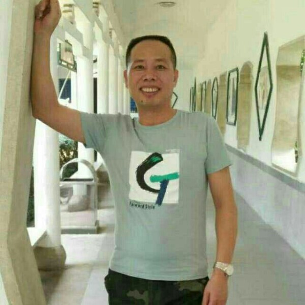 绿色的军校的照片