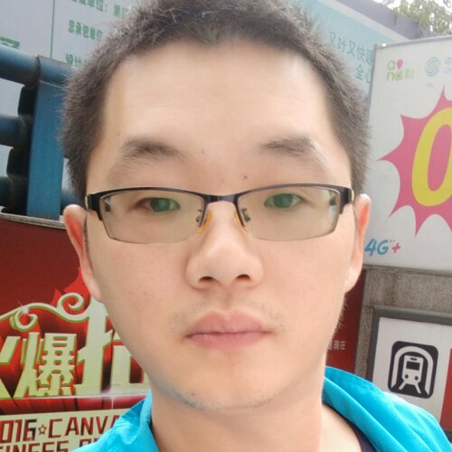 低调的狼的照片