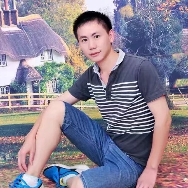 小甜瓜向一个人的照片