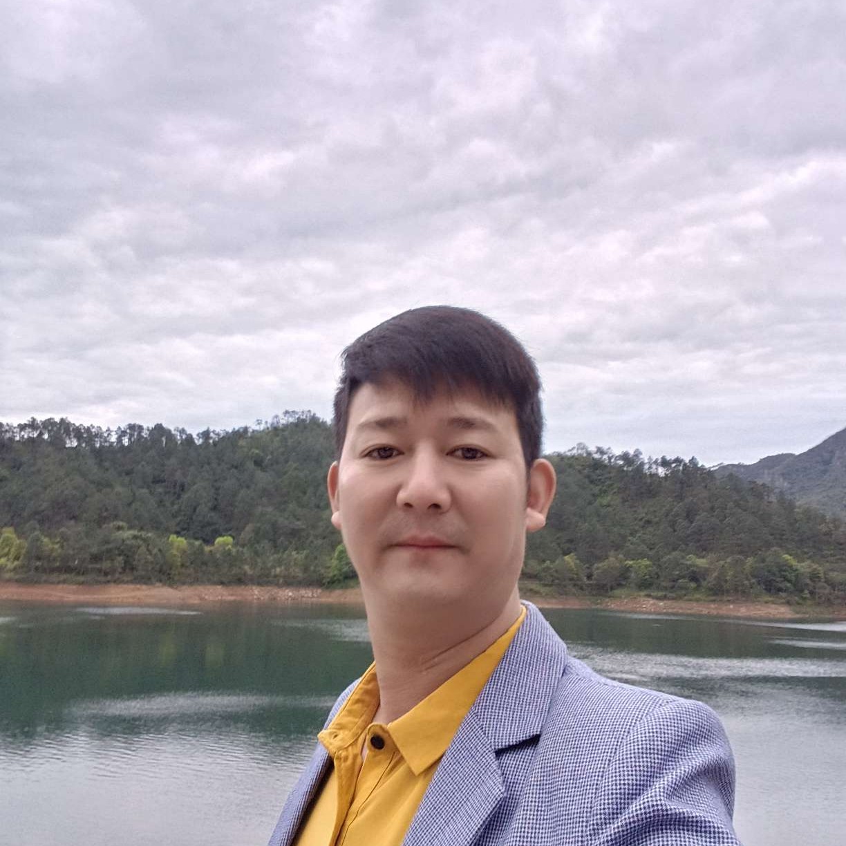 台灯踢聪明的照片