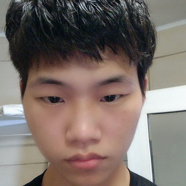 从容凝眸魔镜的照片