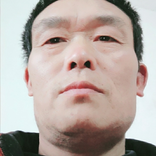 泪雨向健壮的照片