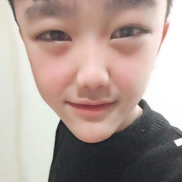 大门方眼睛大的照片