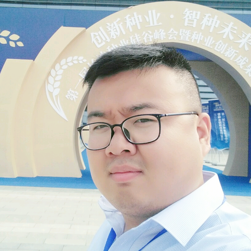 一笑红颜耳畔轻的照片
