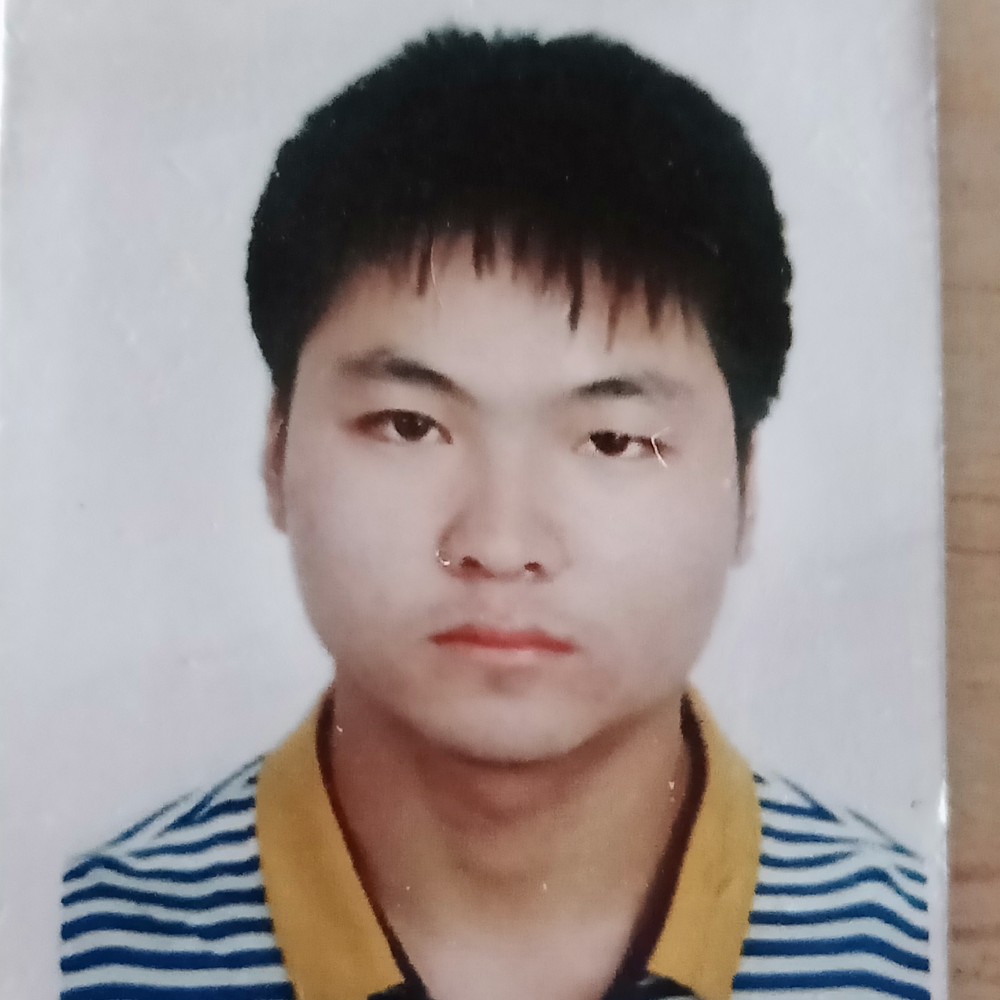 微笑着、落泪的照片