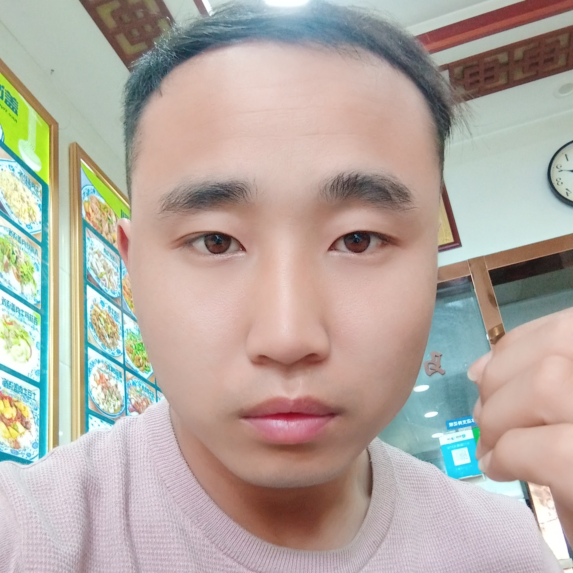 发带端庄的照片