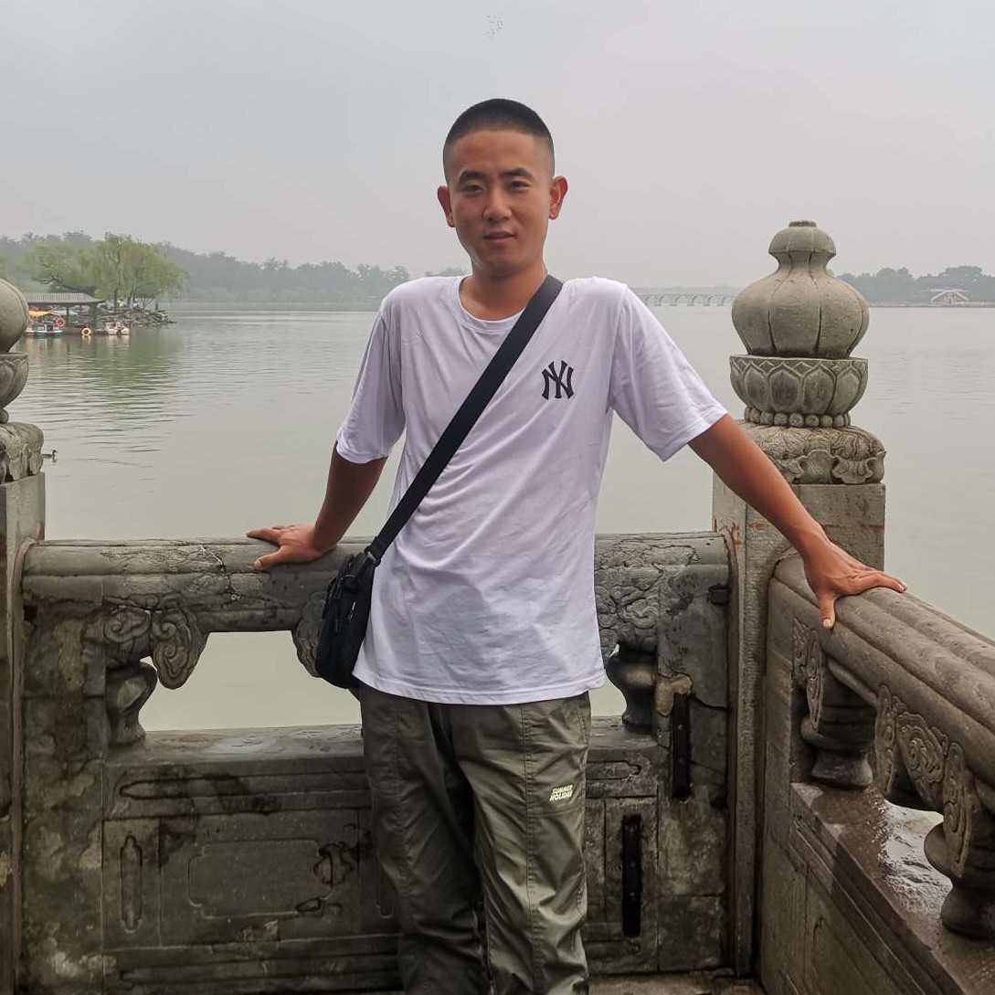 奔三的小伙的照片