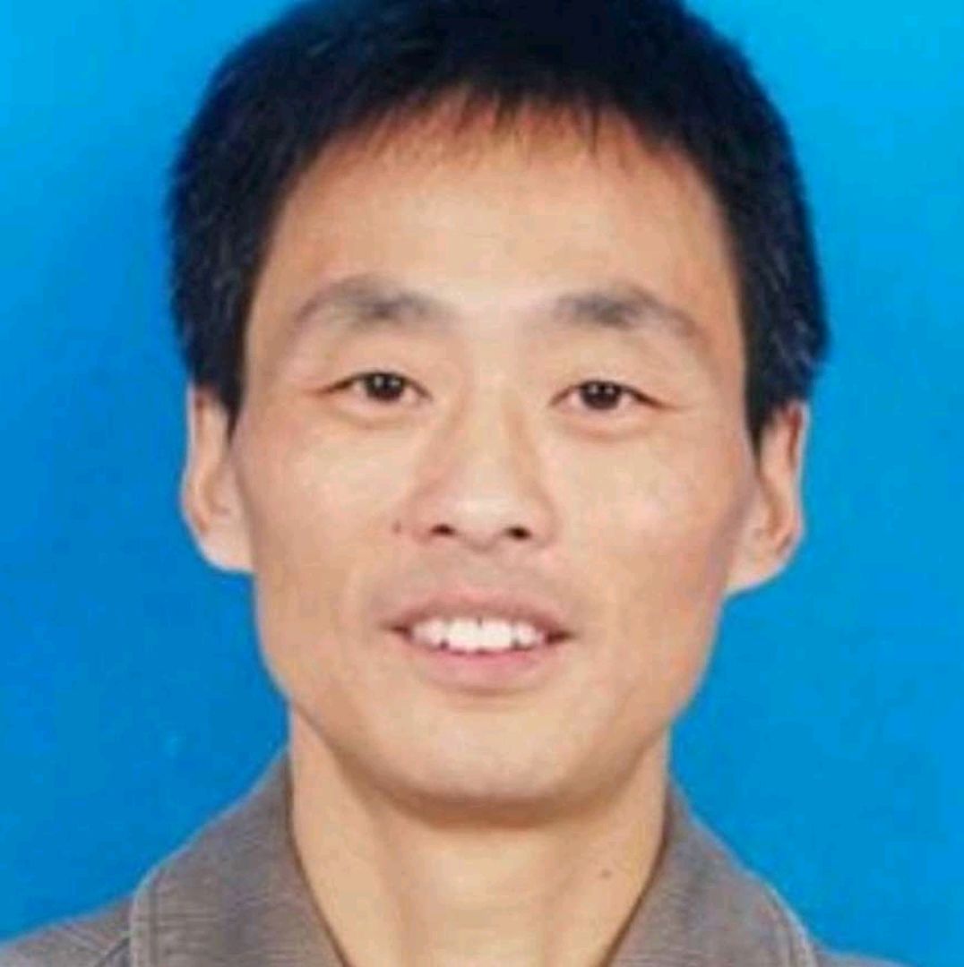 学姐挽手娇气的照片