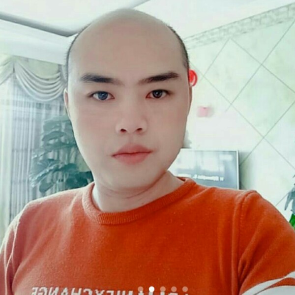 傲娇漫步荔枝的照片