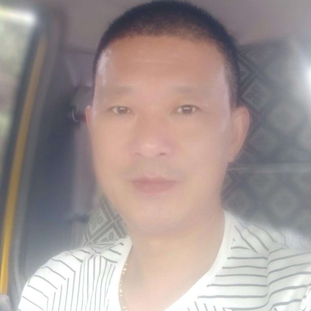 小虾米蹙眉纯真的照片