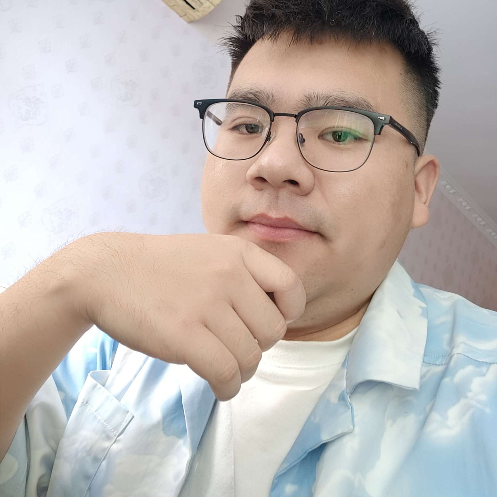 俊逸吃醋宝贝的照片