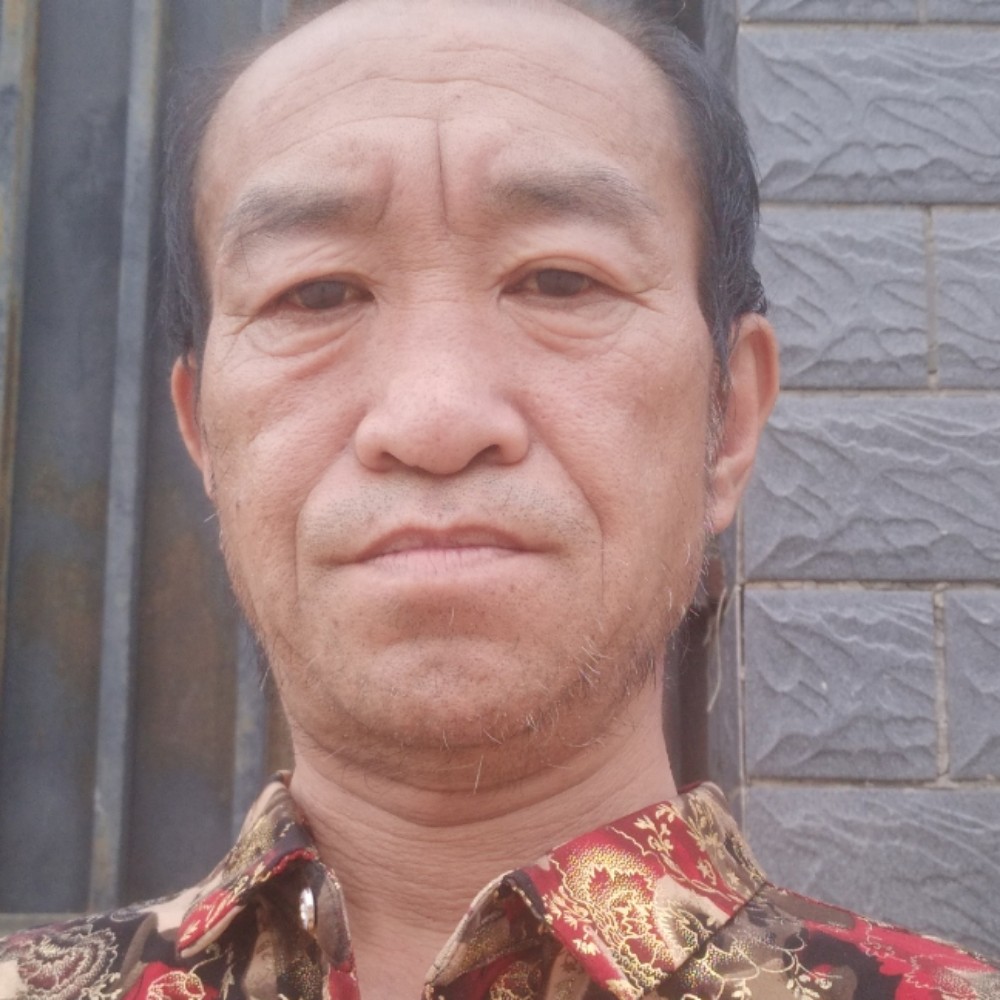 落后爱恋美女的照片