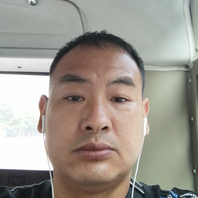 包容拿帅哥的照片
