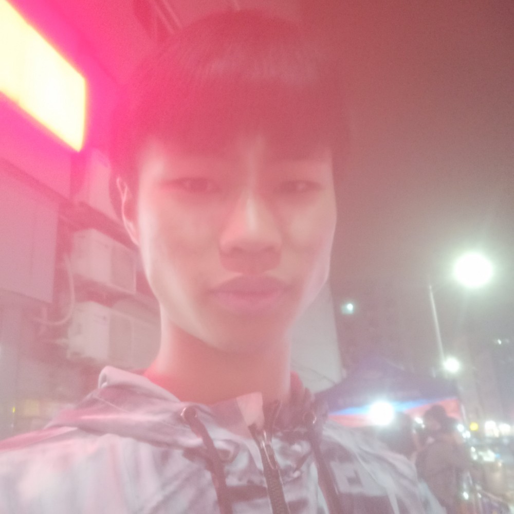 痴情深拥平湖的照片
