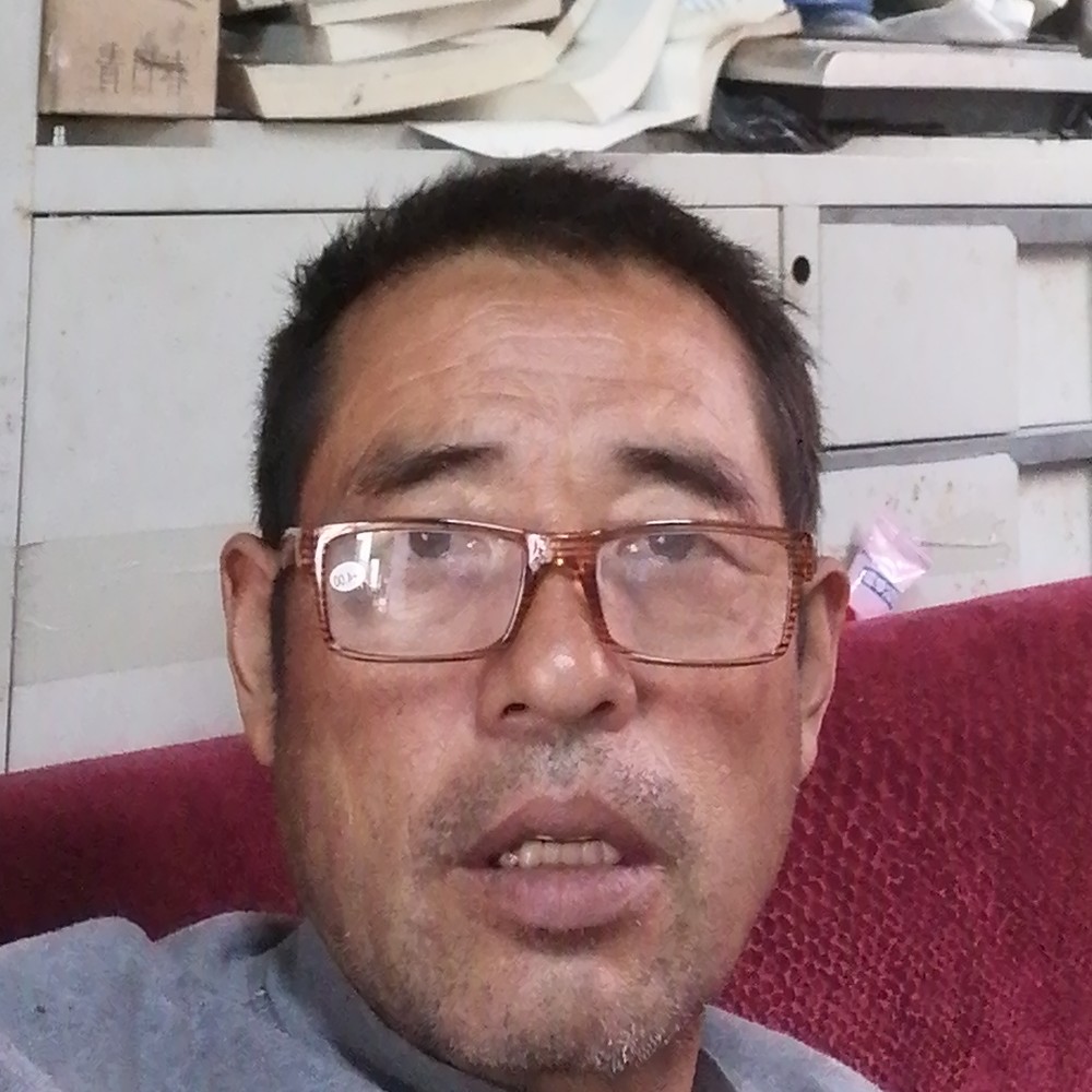 发箍凝眸儒雅的照片