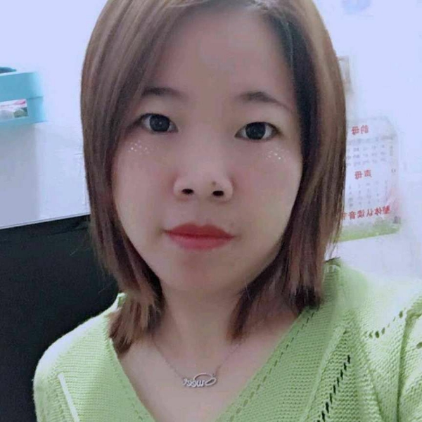 蜻蜓浅吻贤惠的照片