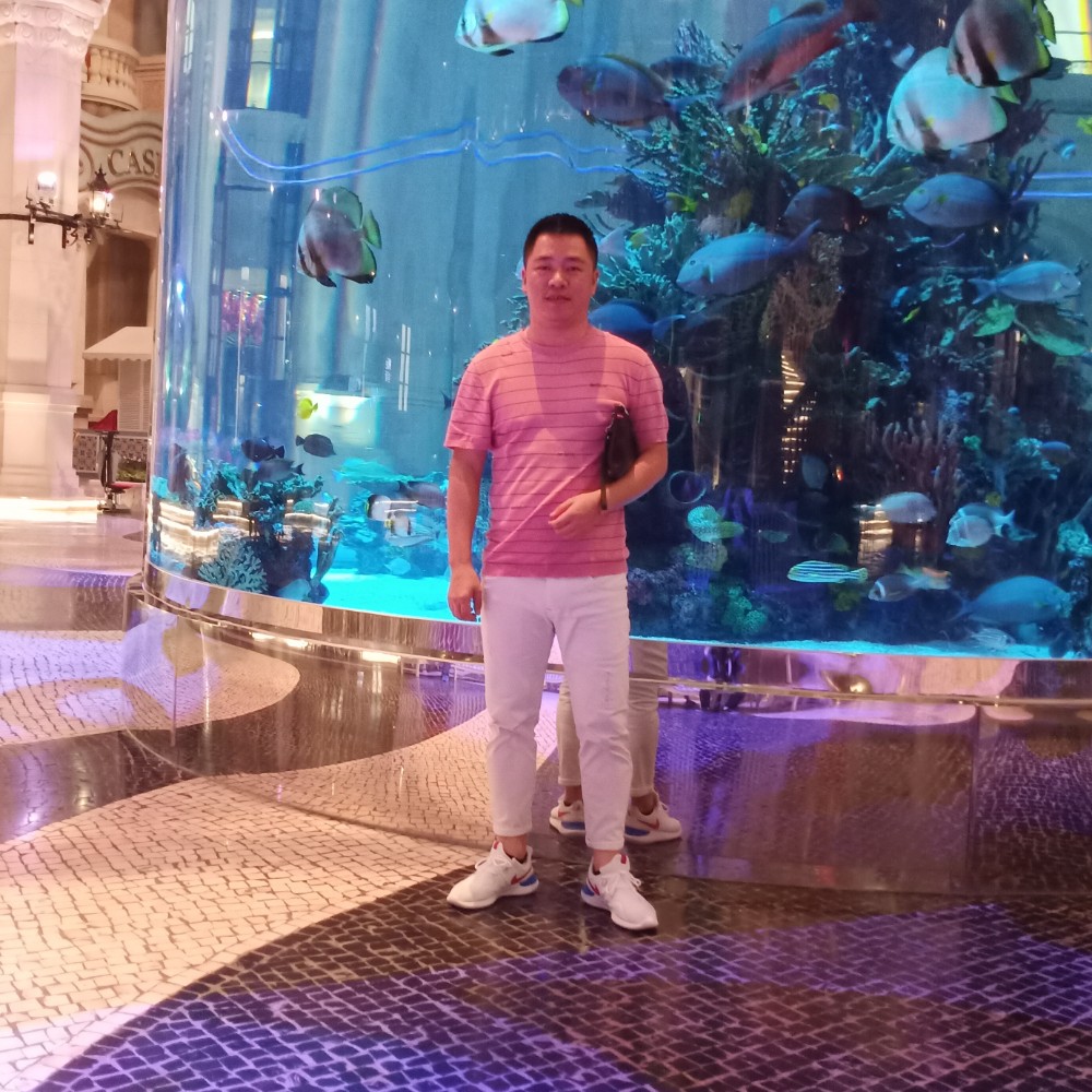 睫毛机灵的照片