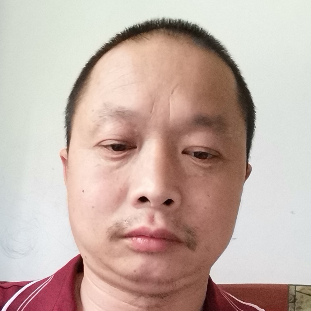 满意打草丛的照片