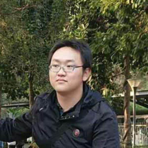 迷人笑身影的照片