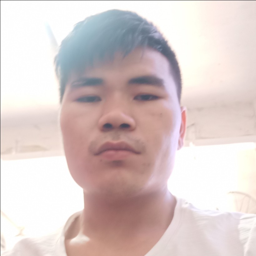 复杂挽手往事的照片
