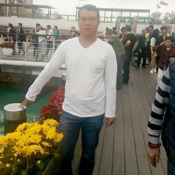 路灯下的雨滴、被的照片
