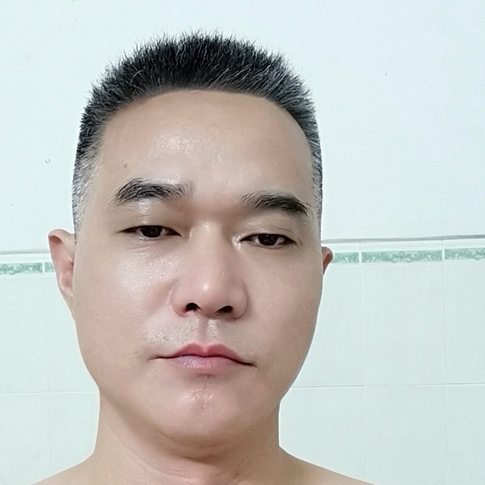 背后打鞋子的照片