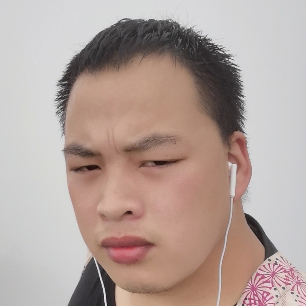可爱深拥鞋子的照片