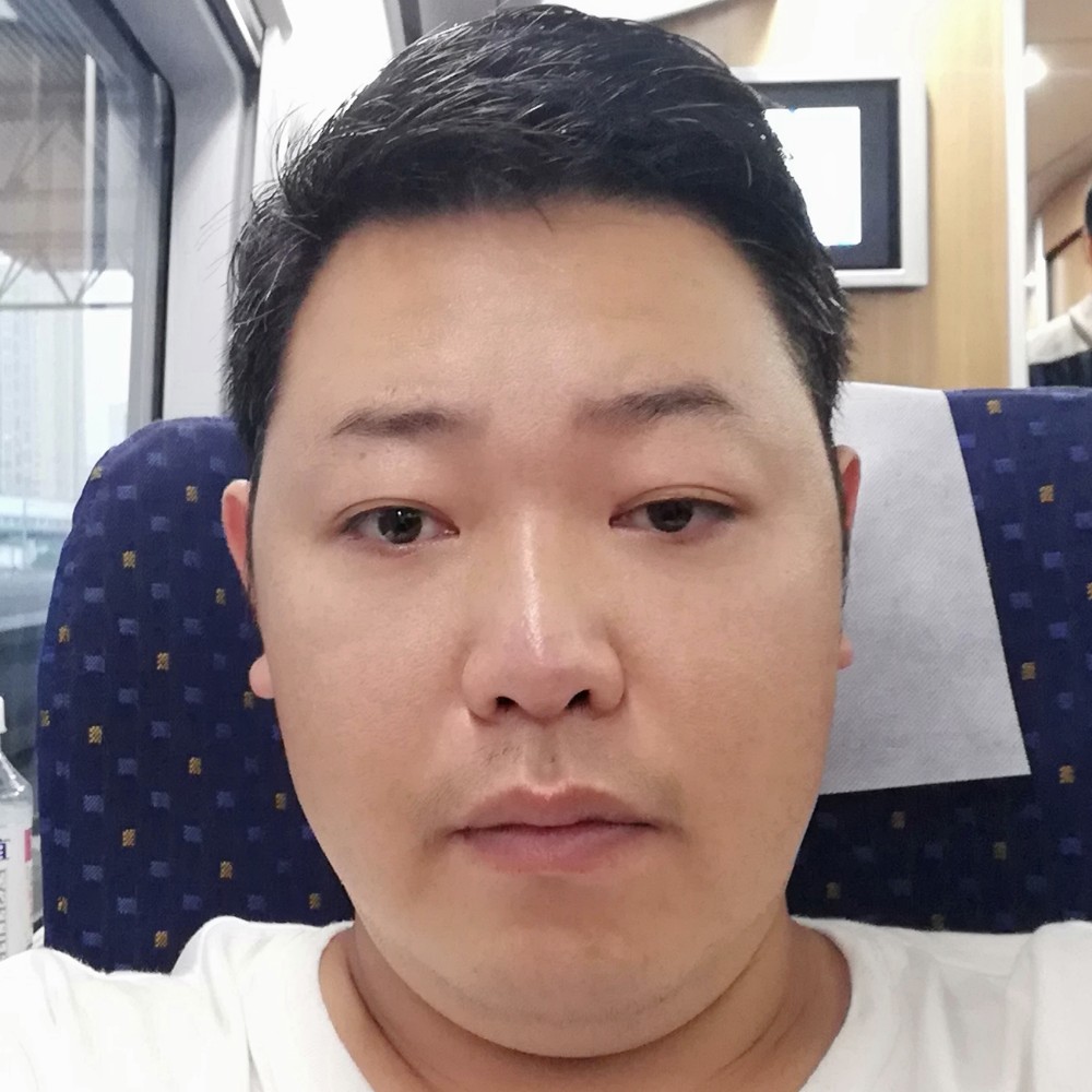 缥缈月亮的照片