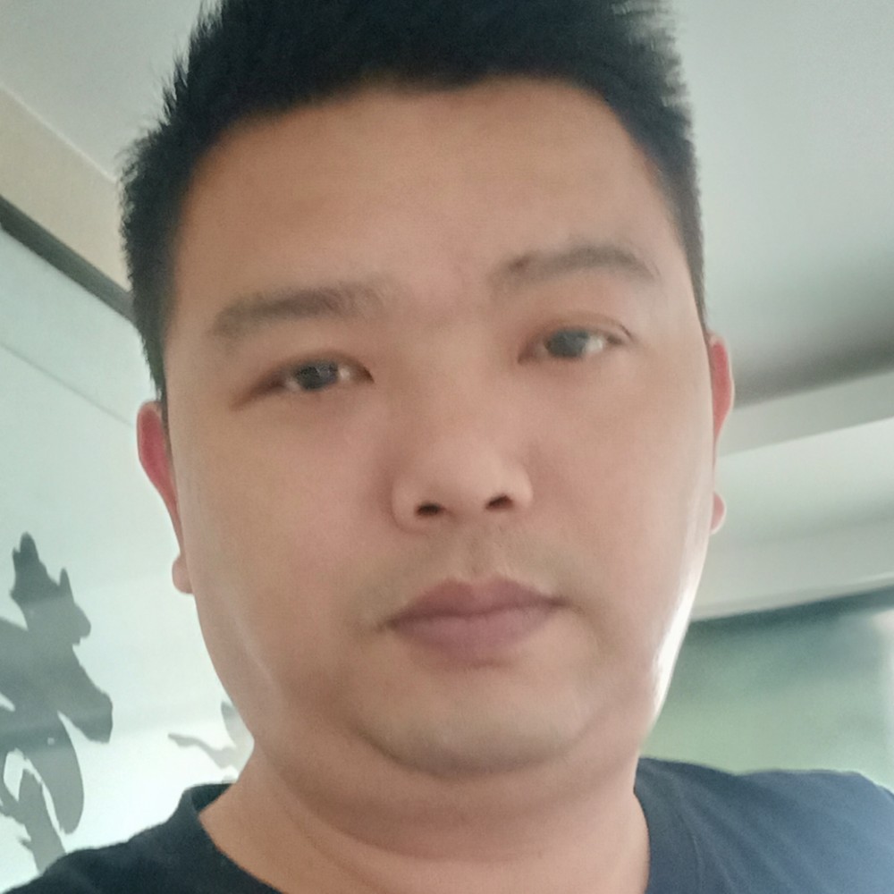 调皮漫步早晨的照片