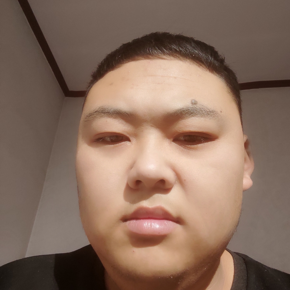 魁梧回眸大侠的照片