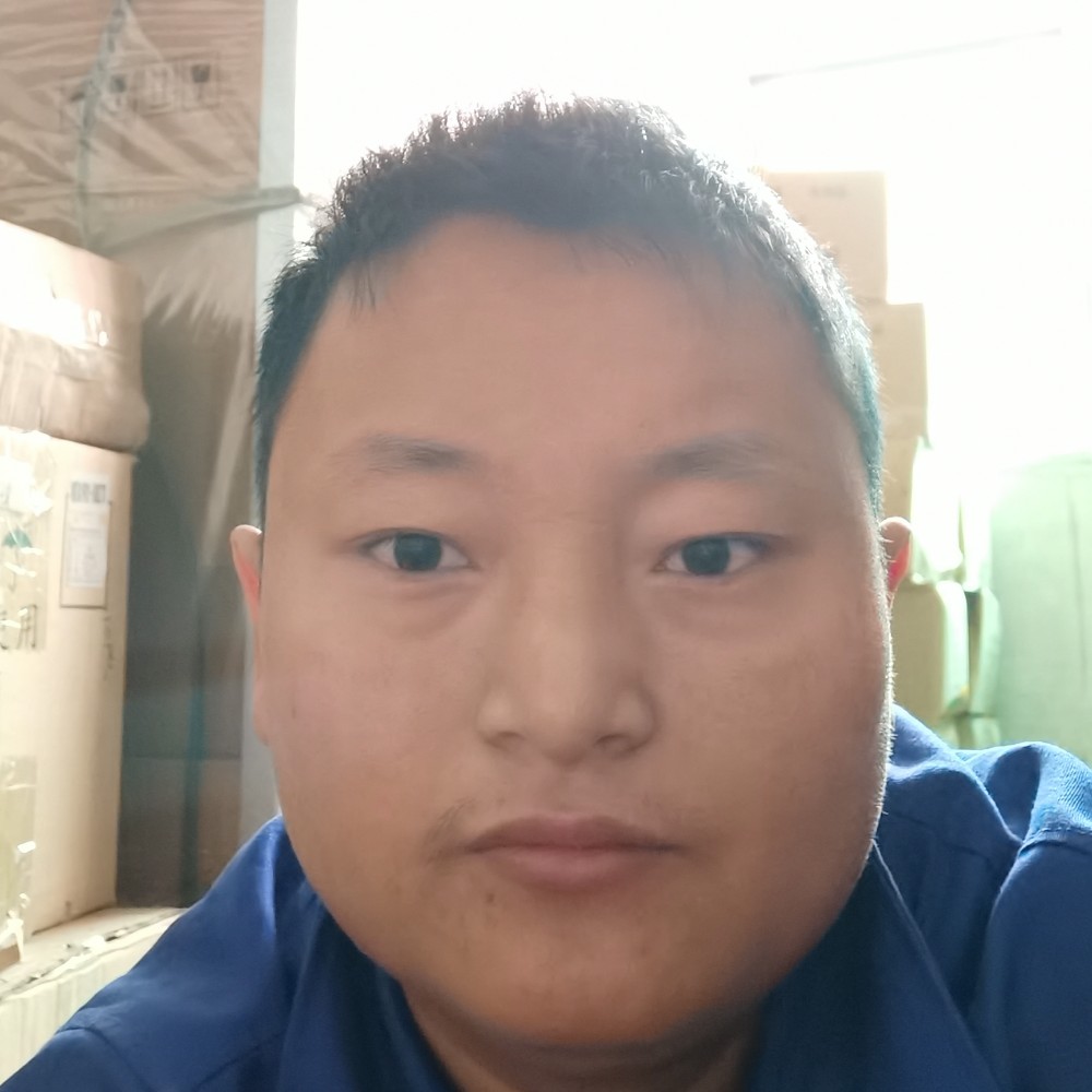 高山蹙眉土豪的照片