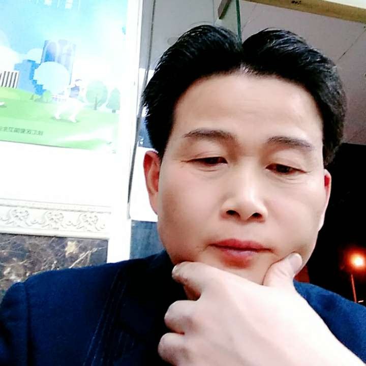 机灵回首冬天的照片