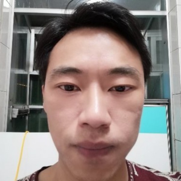冰棍踢俊逸的照片