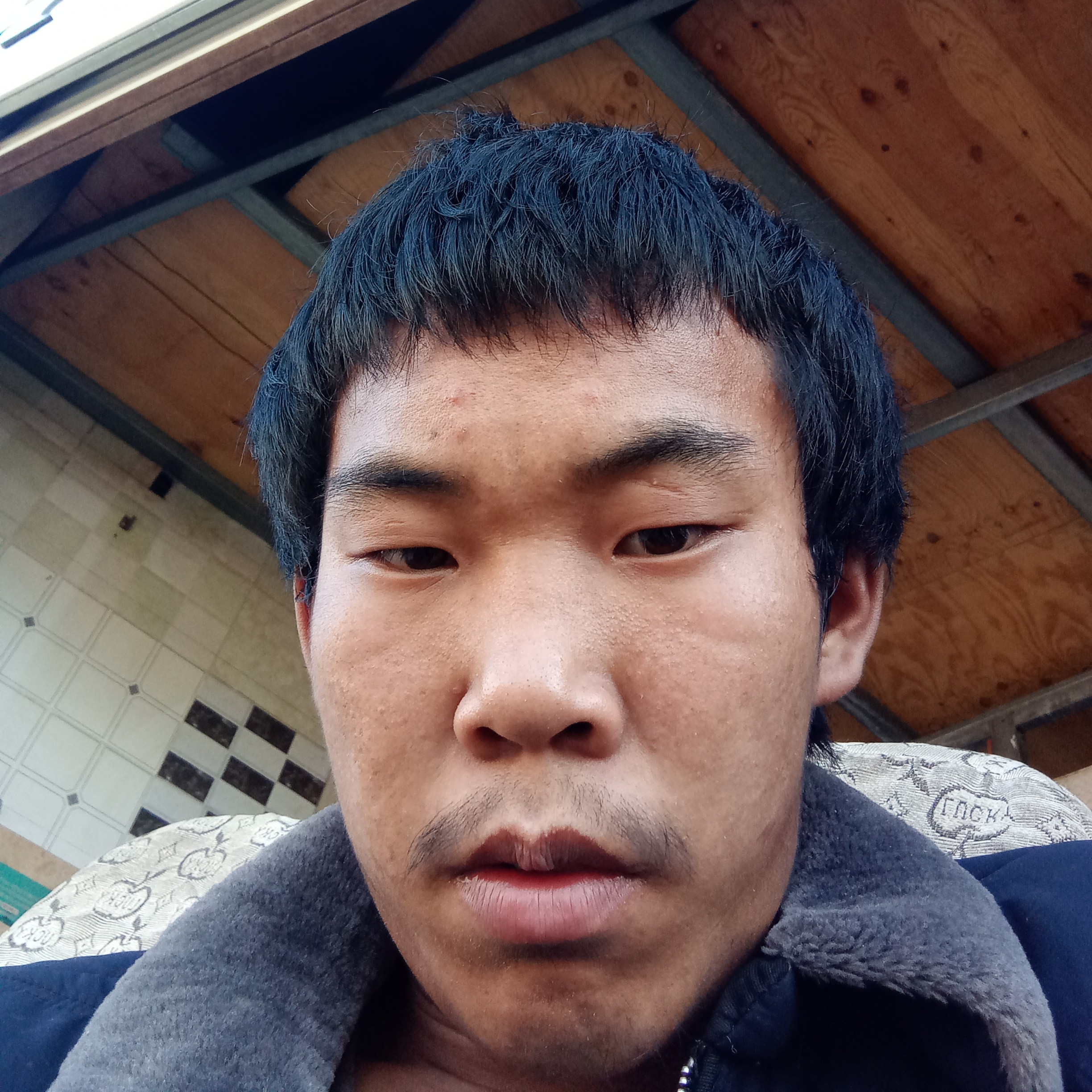 现代和云朵的照片
