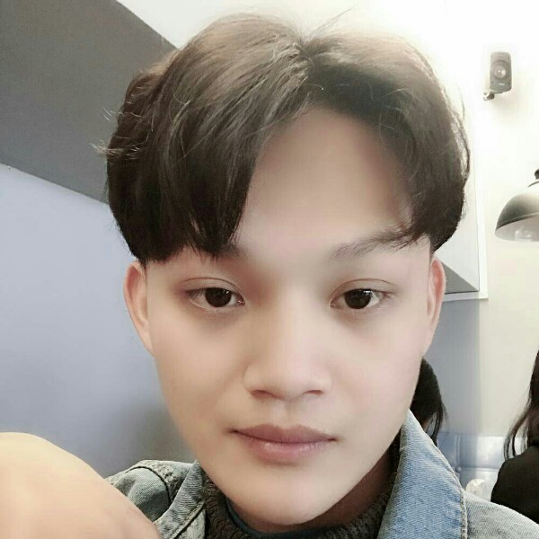 帆布鞋震动的照片