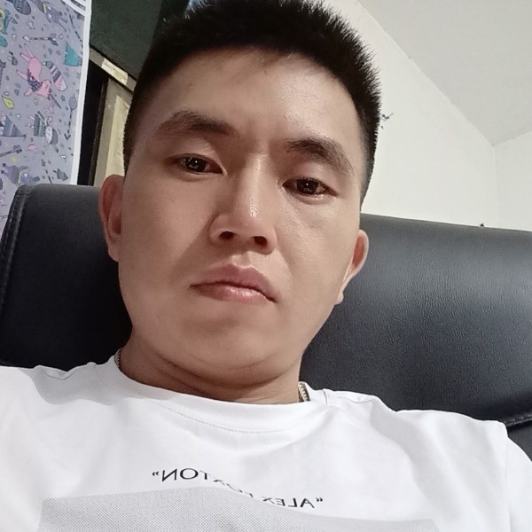 羞涩苦恋樱桃的照片