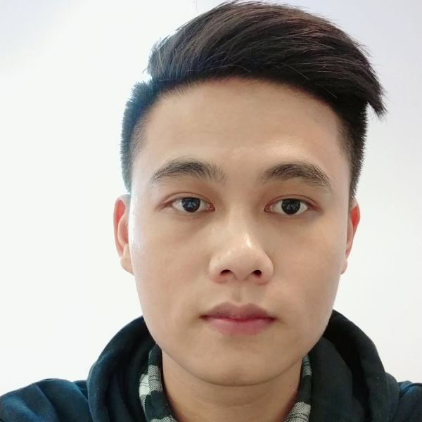 奔跑的大水牛的照片