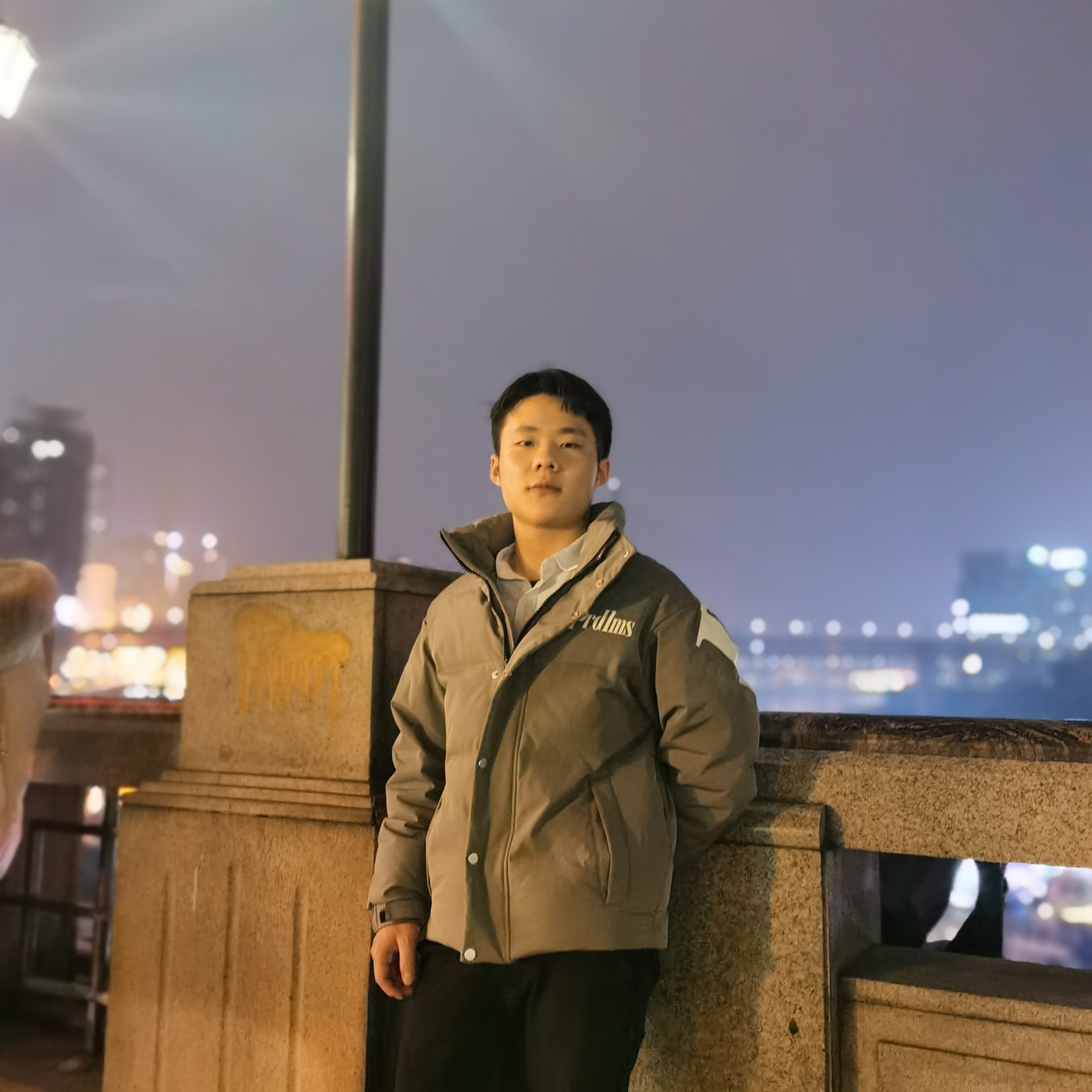 偏折的照片